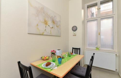Terezvaros Apartamento | Luxury Opera Apartment