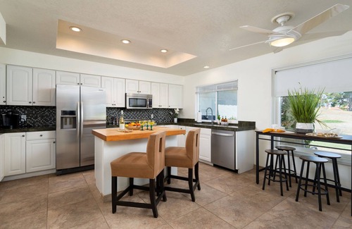 Palm Desert Condominio | Luxury Palm Desert Condo: Pool & Mountain Views