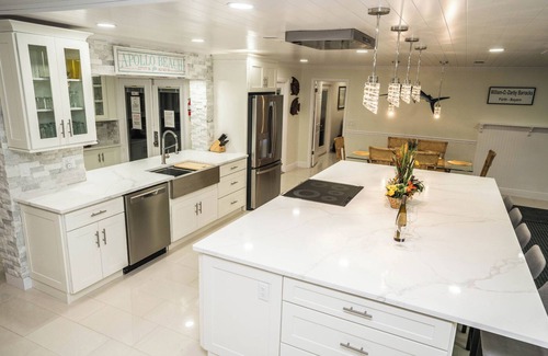 Apollo Beach Casa | Waterfront Pool home con TRES CAMAS KING Piscina climatizada gratuita, bañera de hidromasaje para 10 personas *