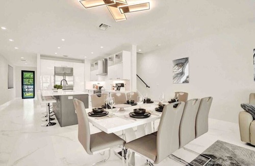 Victoria Park Casa | Luxury Paradise, walk to Las Olas -5 mins to Beach