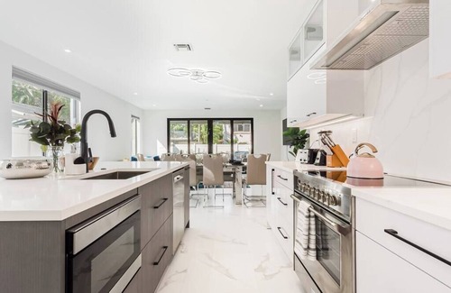 Victoria Park Casa | Luxury Paradise, walk to Las Olas -5 mins to Beach
