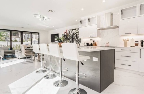 Victoria Park Casa | Luxury Paradise, walk to Las Olas -5 mins to Beach