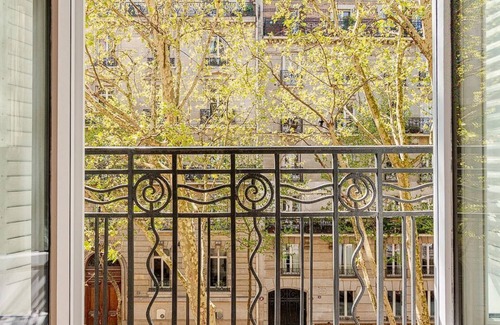 Chaillot Apartamento | Luxury Parisian Stay Just Steps from Eiffel Tower