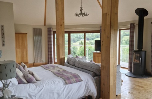Blairgowrie Cabina | Luxury, Peaceful, Adult Only Romantic Scots Pine Treehouse Near Glenshee