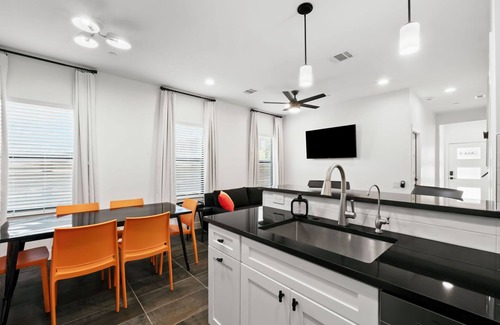 Tobin Hill Casa | Luxury Pearl District Townhome- Walk to Dining & Riverwalk- CASA B