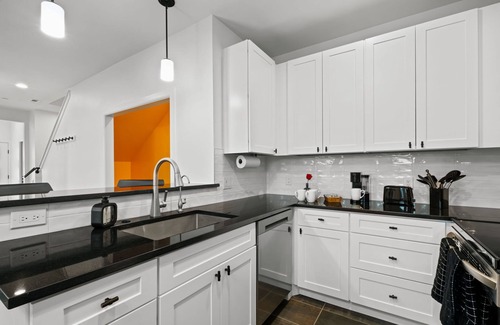 Tobin Hill Casa | Luxury Pearl District Townhome- Walk to Dining & Riverwalk- CASA B