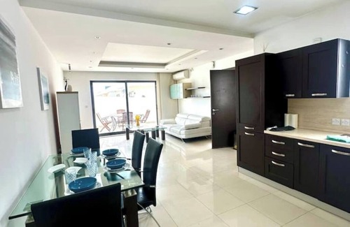 Sliema Apartamento | Luxury Penthouse 170m from the Sea in Balluta Bay
