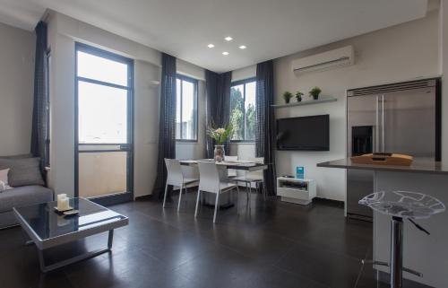 Tel Aviv City Center Apartamento | Luxury Penthouse 2 bed near Rothchild