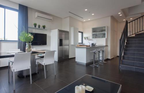 Tel Aviv City Center Apartamento | Luxury Penthouse 2 bed near Rothchild