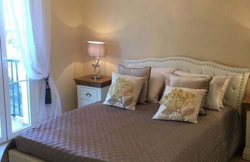 Marbella Apartamento | Ático de lujo con espectacular lago, mar y montaña