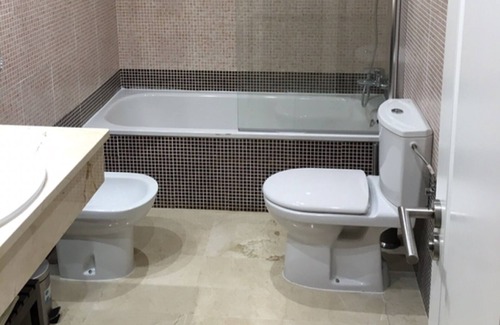 Marbella Apartamento | Ático de lujo con espectacular lago, mar y montaña