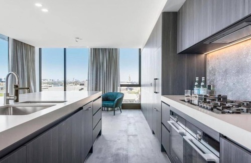 South Melbourne Apartamento | Luxury Penthouse with Bay and City Views