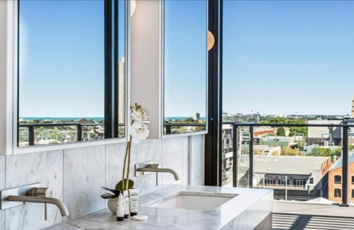 South Melbourne Apartamento | Luxury Penthouse with Bay and City Views