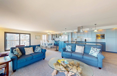 North Ocean City Condominio | Luxury - penthouse beach condo with balcony, W/D, pools, gym, sauna, tennis & AC