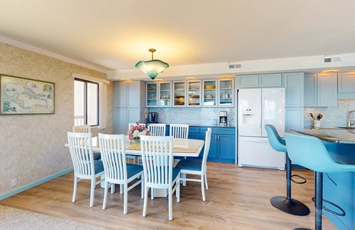 North Ocean City Condominio | Luxury - penthouse beach condo with balcony, W/D, pools, gym, sauna, tennis & AC
