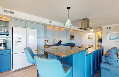 North Ocean City Condominio | Luxury - penthouse beach condo with balcony, W/D, pools, gym, sauna, tennis & AC