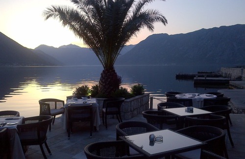 Dobrota Villa | Ático de lujo en villa tradicional de piedra con vistas al fiordo de Kotor