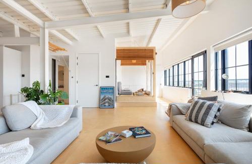 Upper Clapton Apartamento | Luxury Penthouse Loft in Art-Deco Warehouse Conversion