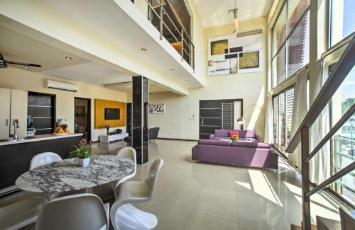 Tohoku Apartamento | Luxury Penthouse with Rooftop Pool - Walk to Beach!