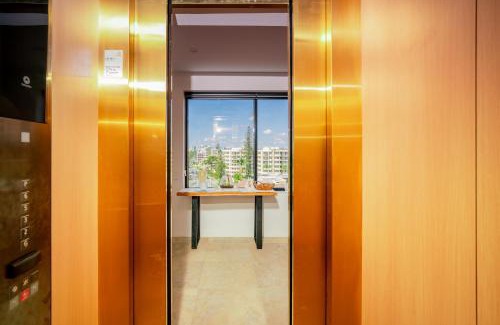 Biggera Waters Apartamento | Luxury Penthouse w Hot Tub Views