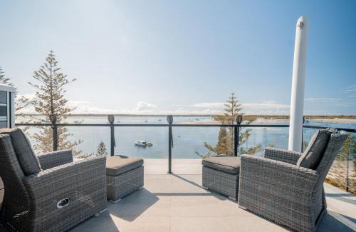 Biggera Waters Apartamento | Luxury Penthouse w Hot Tub Views