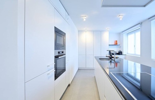 Etterbeek Apartamento | Luxury Penthouse with Panoramic Views Downtown 3BR