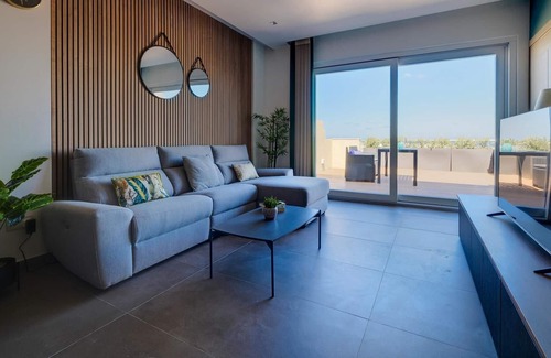 Tal-Ghoqod Apartamento | Luxury Penthouse with Terrace and Views