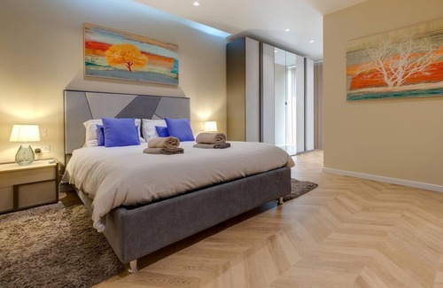 Tal-Ghoqod Apartamento | Luxury Penthouse with Terrace and Views
