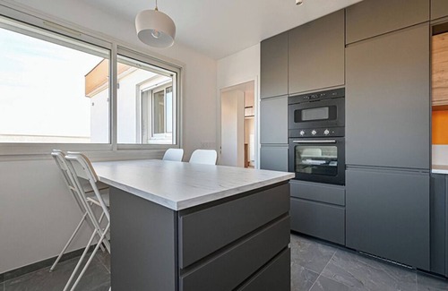 Sevres Apartamento | Luxury Penthouse with Eiffel Tower Views, Minutes from the Palace of Versailles