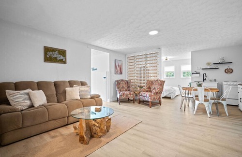 Sparta Apartamento | Luxury pet-friendly remodeled cottage