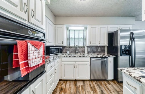 North Richland Hills Casa | Private, sparkling pool! Close to Fort Worth and Dallas!