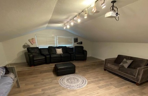 Bolsa Chica-Heil Casa | Luxury Pool home 8 miles from disney / 2 miles from beach