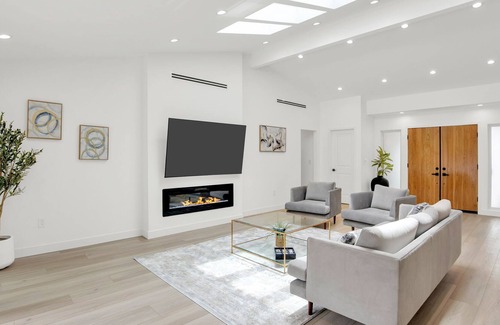 Greenbriar Casa | Luxury Pool Home in Glendale - Brand New!