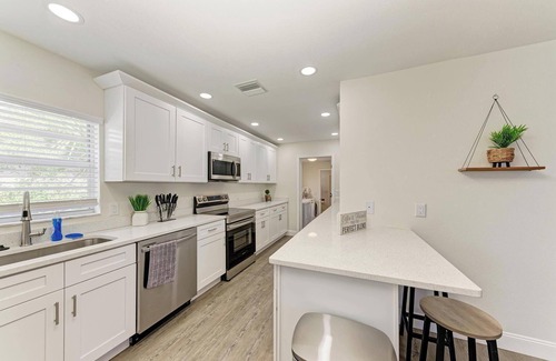 Tampa Casa | Luxury Pool Home Near Stadium - BBQ GRILL- FIREPIT☆