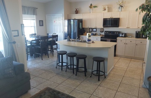 Windsor Palms Casa | Pasos hacia Disney, Luxury Pool Home, 2 Master Suites, Gated, Game Rm, WIFI gratuito, BBQ