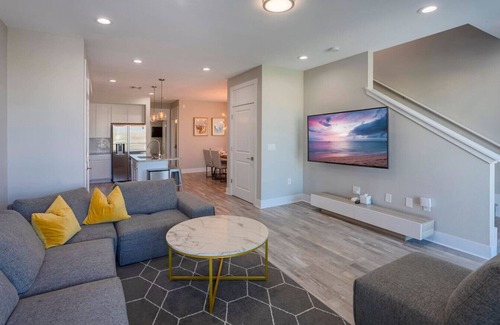 Madeira Beach Apartamento | Luxury Pool Home/Golf Cart