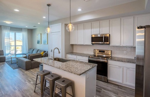 Madeira Beach Apartamento | Luxury Pool Home/Golf Cart
