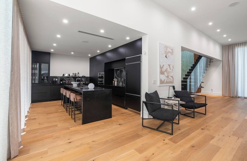 Buena Vista Casa | Luxury, Pool, Pool Table, Backyard, Grill, Near Little Haiti & Design District