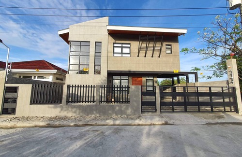 Maribago Casa | Luxury Pool Villa near beach + Karaoke + video games + massage chair
