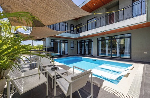 Maribago Casa | Luxury Pool Villa near beach + Karaoke + video games + massage chair