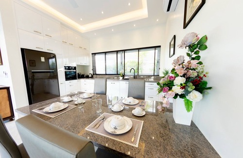 Hin Lek Fai Villa | Luxury Poolvilla Iris