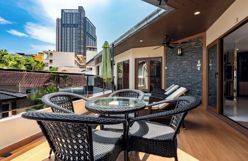 South Pattaya Villa | Luxury Pool Villa T1 near Walking Street/5BR/9 Persons/Pool Table/BBQ