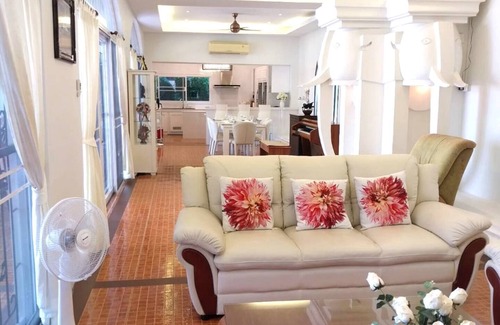 Jomtien Villa | Luxury Pool Villa Jomtien Beach/Jacuzzi/Fitness