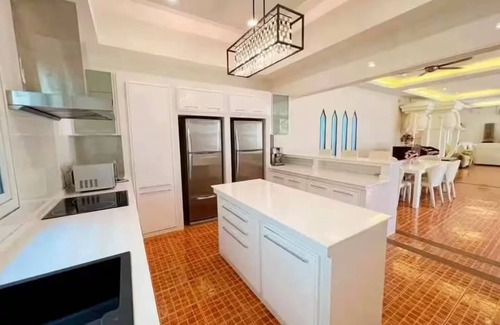 Jomtien Villa | Luxury Pool Villa Jomtien Beach/Jacuzzi/Fitness
