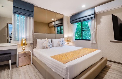 Sa Khu Apartamento | Luxury Poolside 1 bedroom Free Netflix at Naiyang