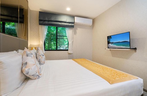 Sa Khu Apartamento | Luxury Poolside 1 bedroom Free Netflix at Naiyang