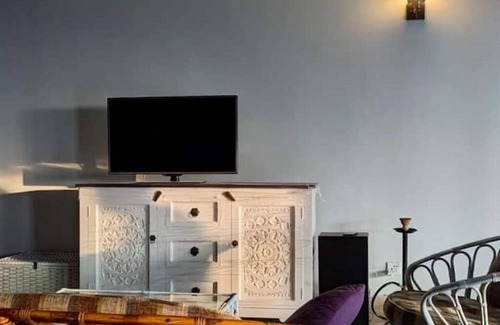 G-8 Sector Apartamento | Luxury Poolside