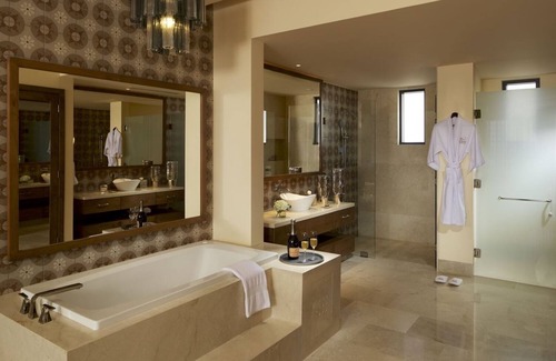 Los Cangrejos II y III Complejo | Luxury Presidential Suite at Rancho San Lucas with Golf