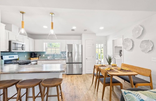 Riviera Beach Casa | Luxury Private Pool + 8-min Walk to Beach, Fast WiFi + Family Friendly