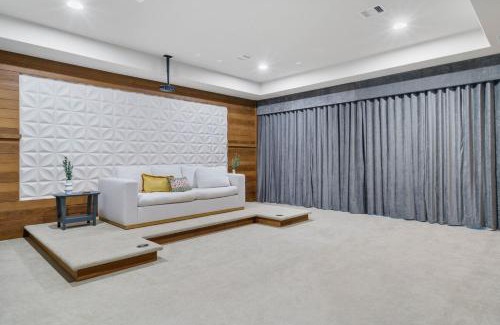 Leander Casa | Luxury, Private Cinema, Amazing Views, and more!